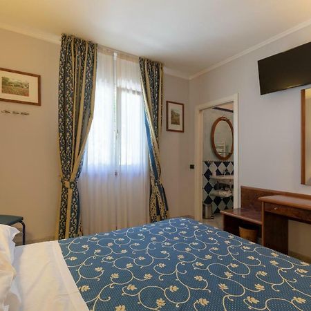 Hotel Villa Elda อัสซิซี ภายนอก รูปภาพ